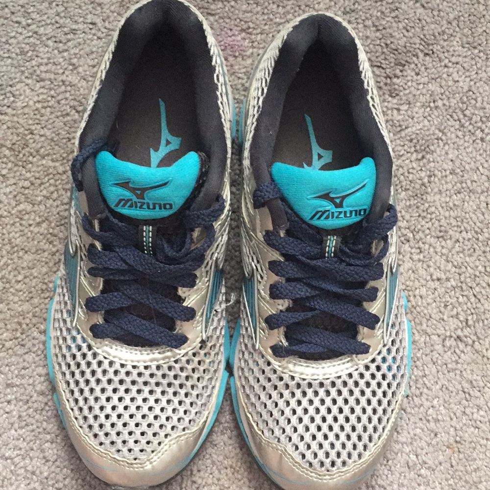 Woman's Mizuno Wave Enigma 5